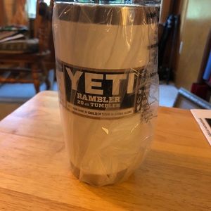 5 Yeti 20 oz mugs.